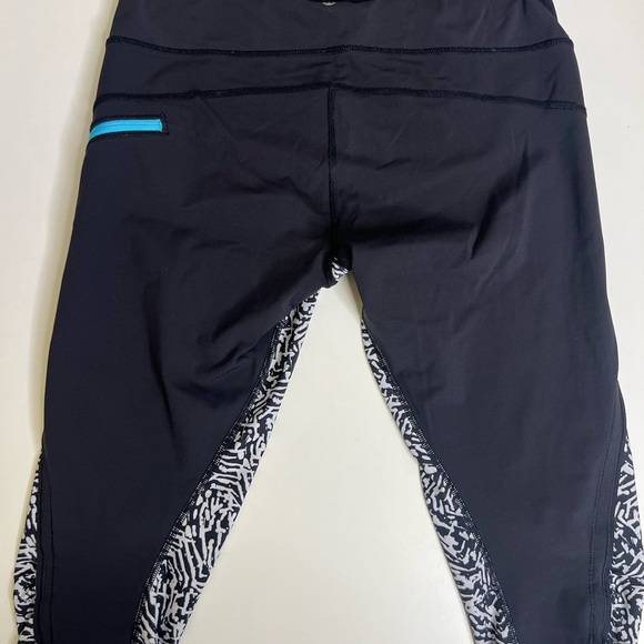 Lululemon Run: Top Speed Crop
Mini Brushed Animal Black White / Black - Size 10 - Picture 11 of 15